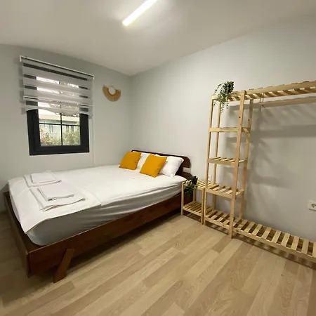 Liss Villa